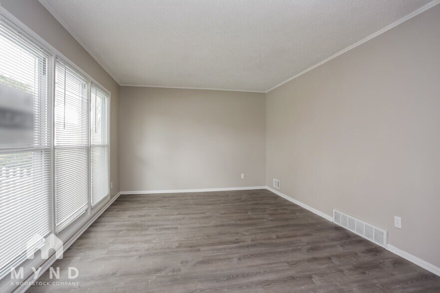 Building Photo - 1221 Manfeld Dr