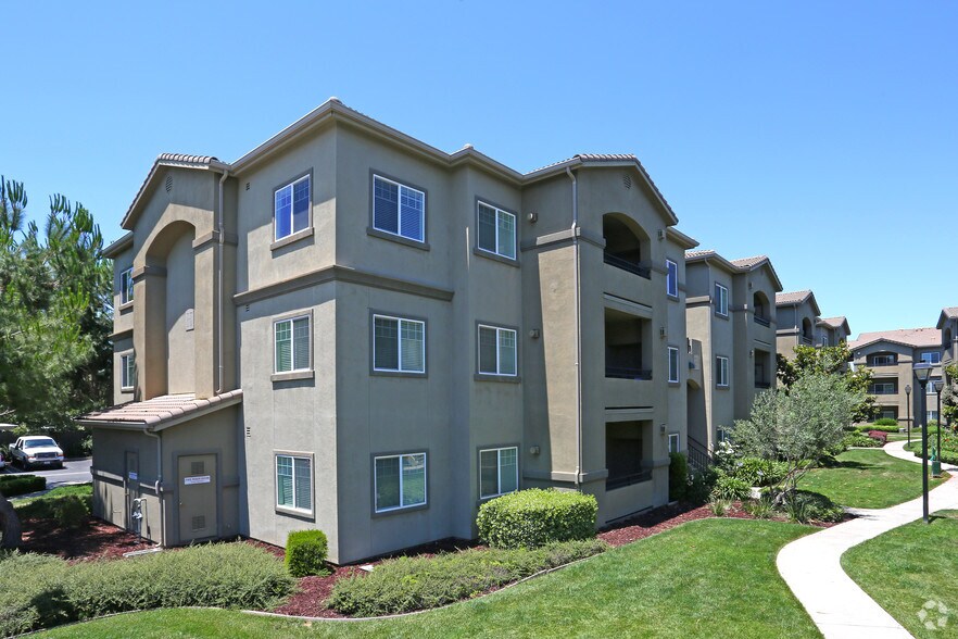 The Villas at Villaggio Apartments 2929 Floyd Ave Modesto CA 95355