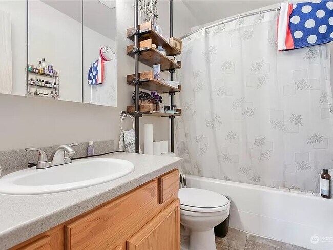 Building Photo - 2296 James Cir