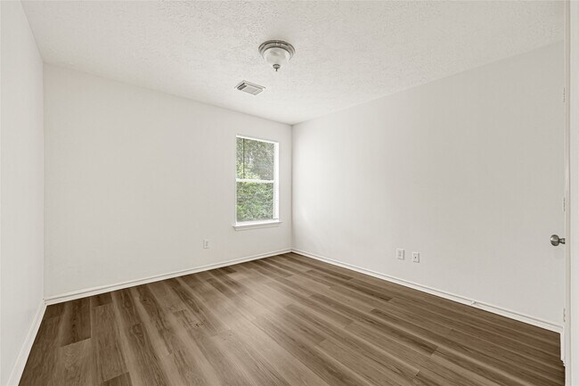 Building Photo - 146 S Walden Elms Cir