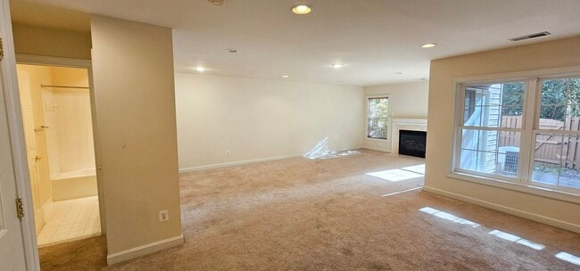 Building Photo - Beautiful And Spacious 3 Bed 3.5 Bath Brick Townhome In Elmwood Community