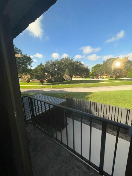 Building Photo - 2101 21st Ln