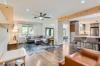 Building Photo - 1713 Mariposa Dr