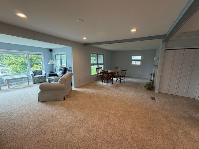 Building Photo - 250 Steves Scenic Dr