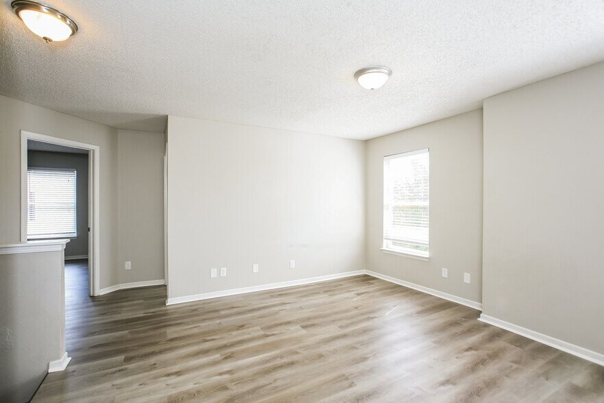 Building Photo - 10214 Yosemite Ln