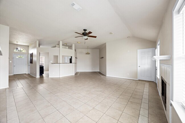 Building Photo - 19739 Mountain Dale Dr