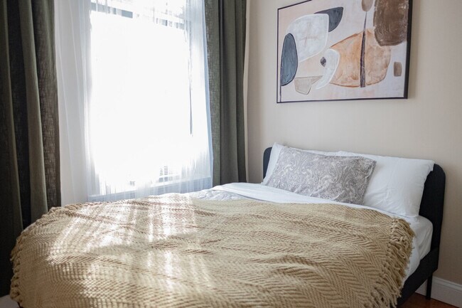 Building Photo - 245 W 113th St