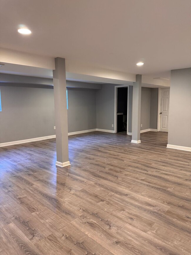 Building Photo - 3 Bedroom || 2.5 Bathroom Single Family Home