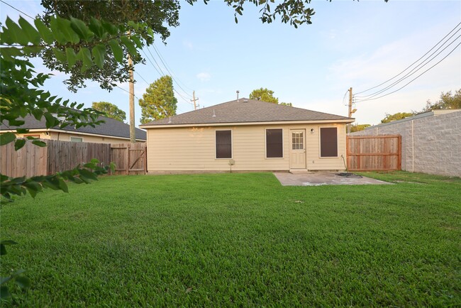 Building Photo - 7907 Fire Thorn Ln