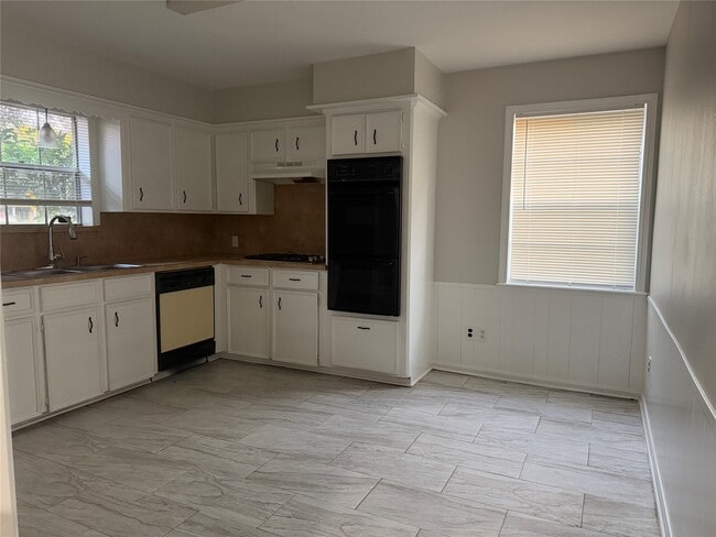 Building Photo - 3815 Avenue R