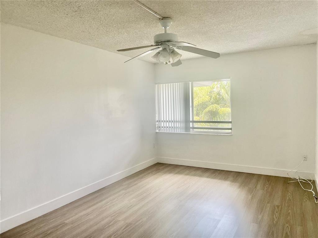 Building Photo - 721 N Pine Island Rd