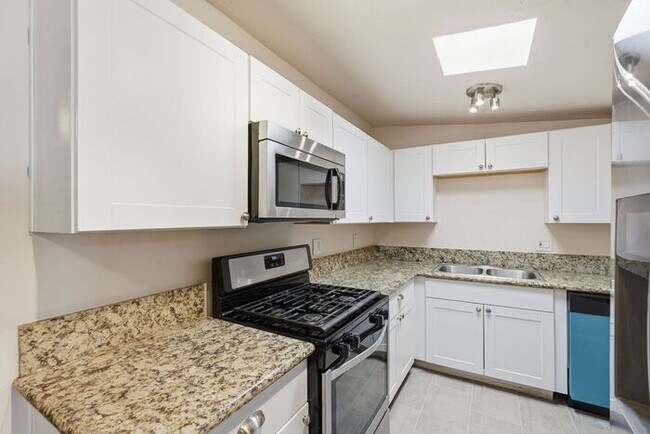 Building Photo - 4608 Fremont Ave
