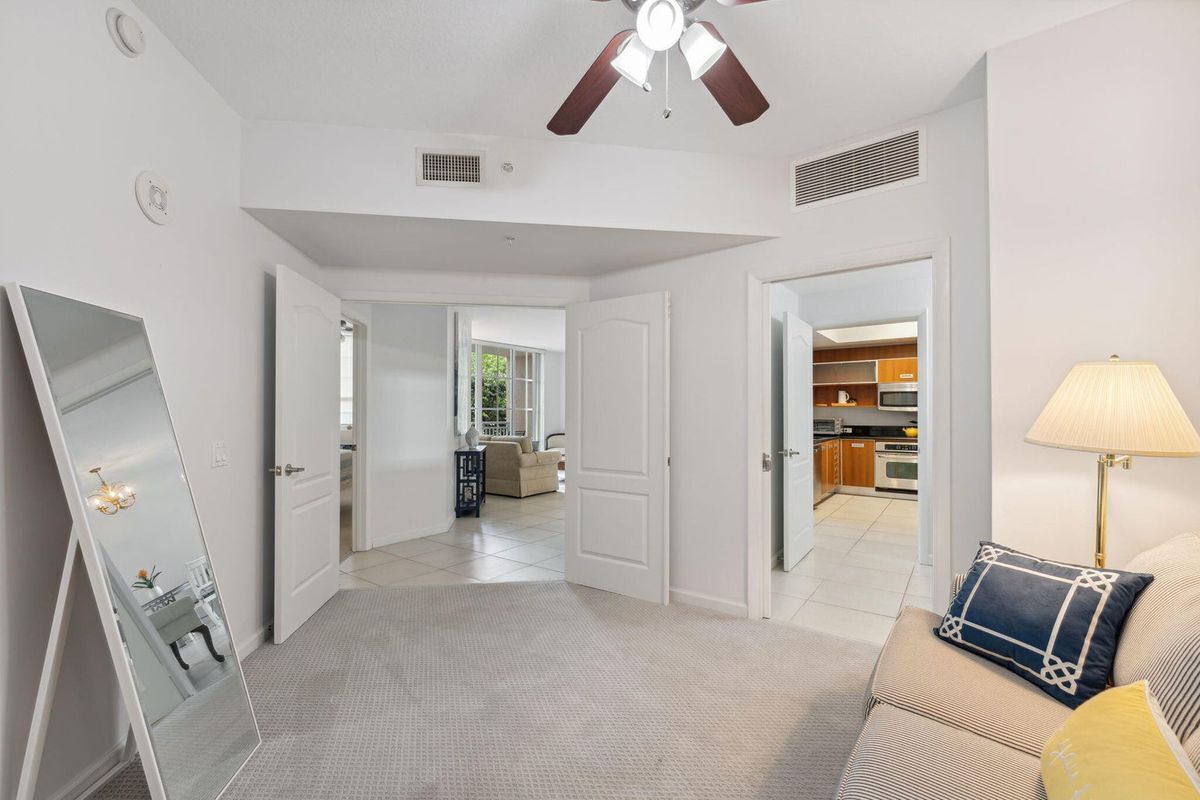 Building Photo - 410 Evernia St