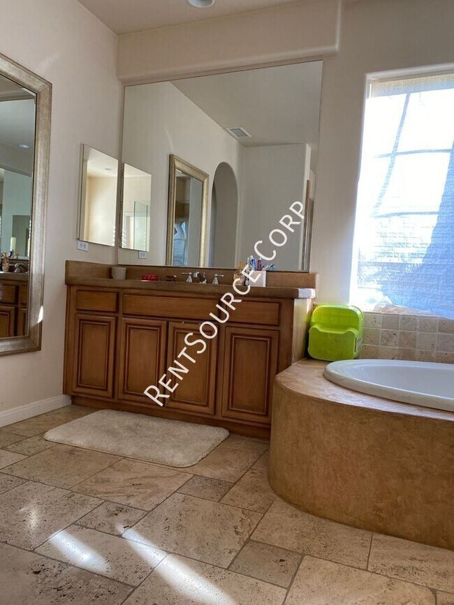 Building Photo - 24310 Las Palmas St