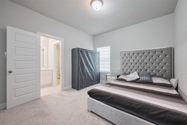 Building Photo - 12115 Ballshire Pines Dr