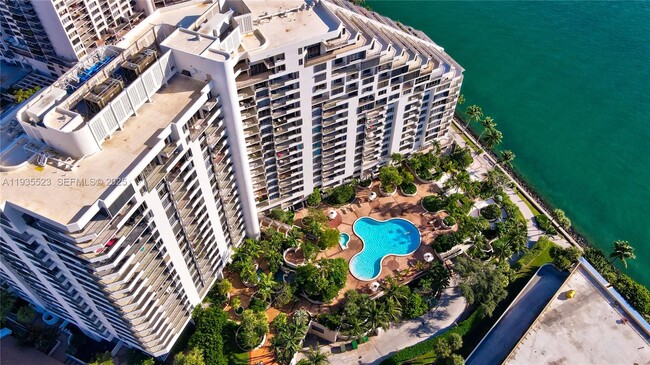 Building Photo - 520 Brickell Key Dr