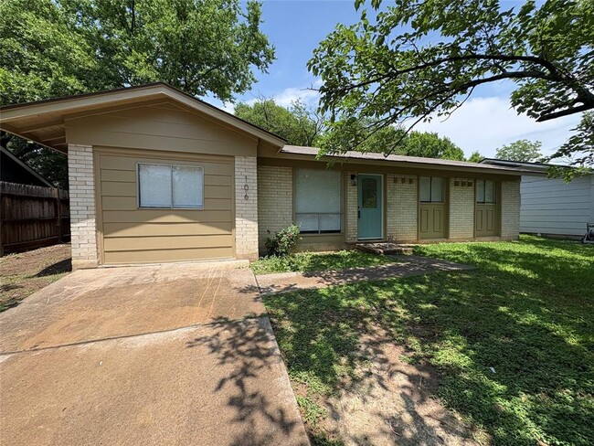Primary Photo - 106 E Longspur Blvd