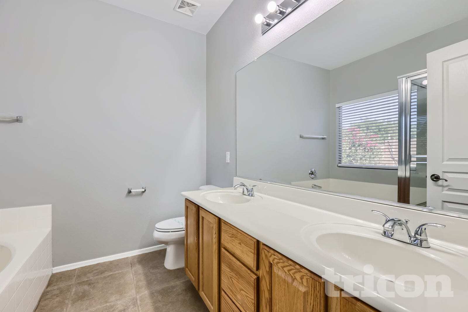 Building Photo - 44196 Vineyard St