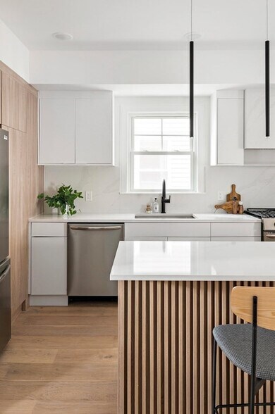 Building Photo - 65 Merriam St