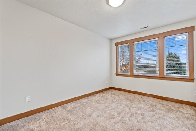 Building Photo - 5996 S Egmont Ave