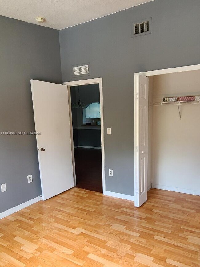 Building Photo - 1251 SE 31st Ct