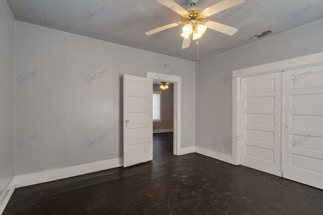 Building Photo - 1209 Gladiolus St