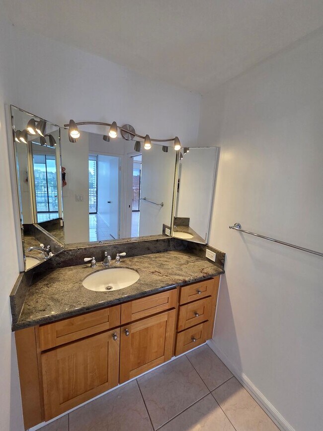 Building Photo - Wilder At Piikoi Spacious 1 Bedroom, 1 Bath & 1 Parking Stall.