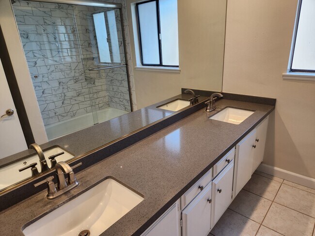 Building Photo - 25082 Owens Lake Cir