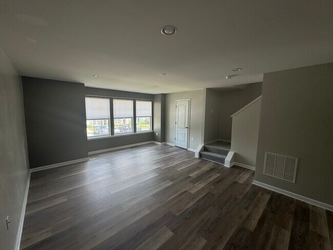 Building Photo - 65 Private Ct