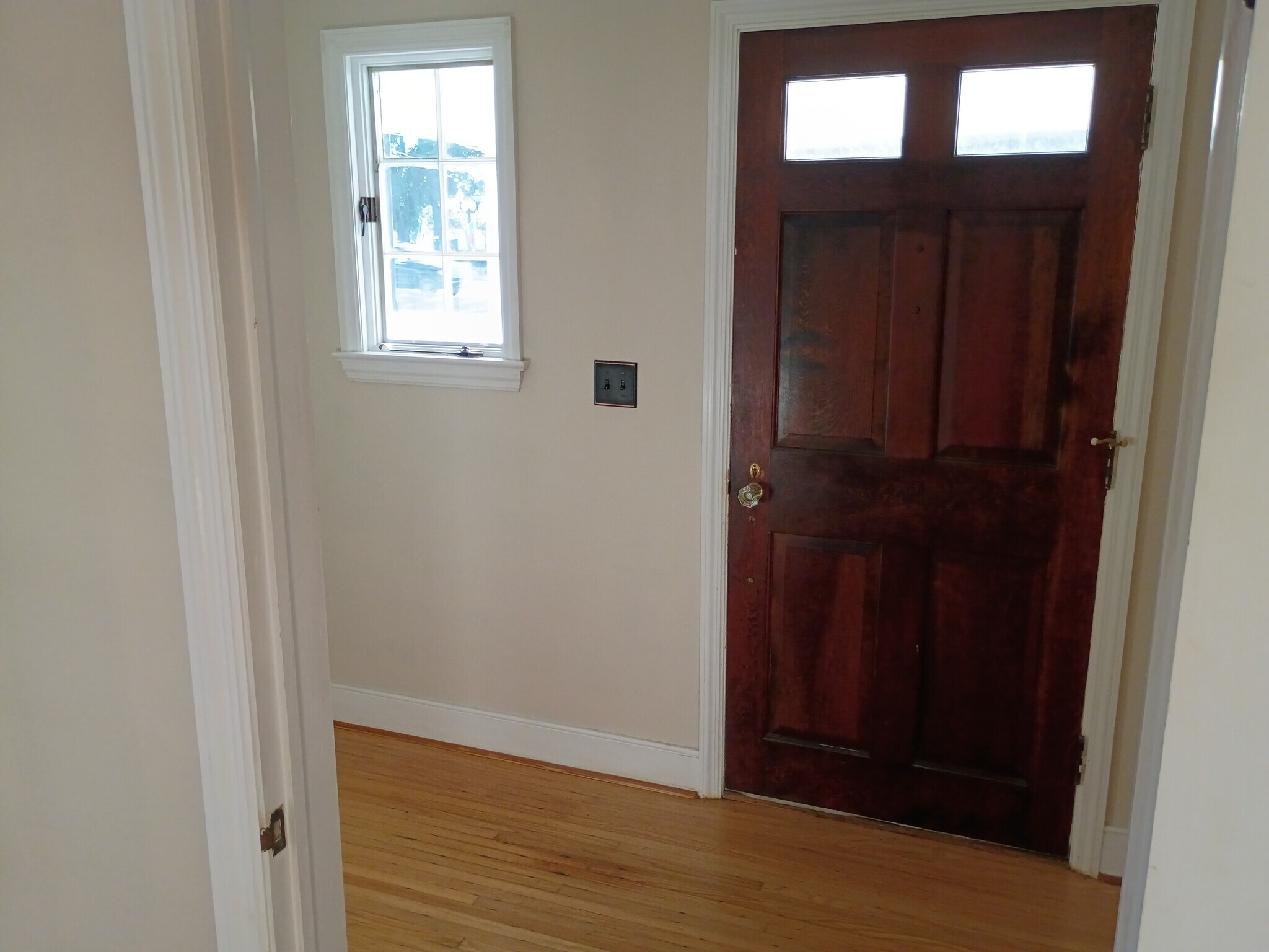 Front Entryway - 3875 N Buffalo Rd