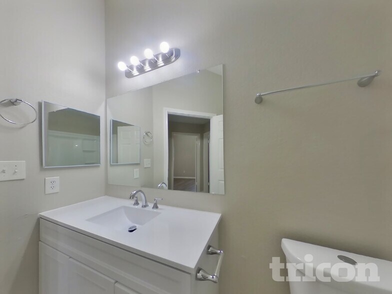 Building Photo - 3134 Boynton Dr