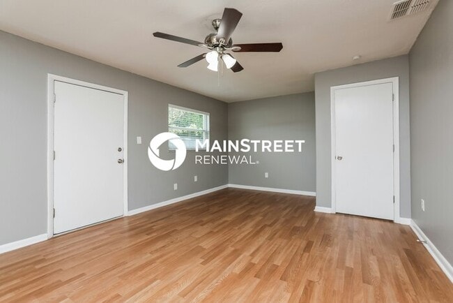 Building Photo - 3 Bedroom Pet-Friendly Home in ORLANDO, FL with Main Street Renewal