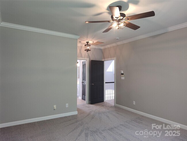 Building Photo - 9009 Hammersley Dr