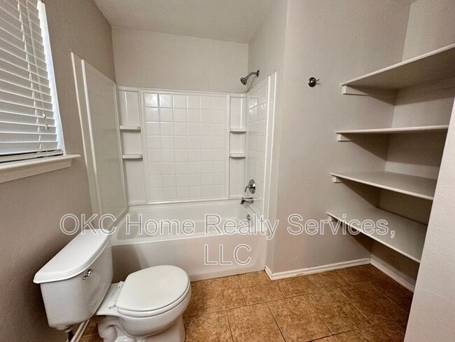 Building Photo - 4501 SE 78th St