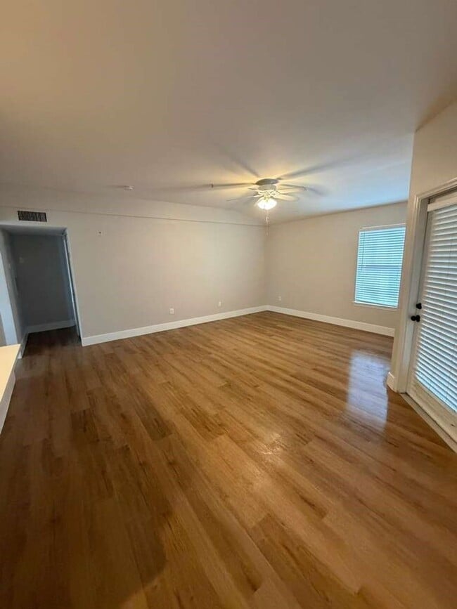 Building Photo - Application pending***Do Not Apply***Spacious 2/2 Condo in Sable Point within gated community