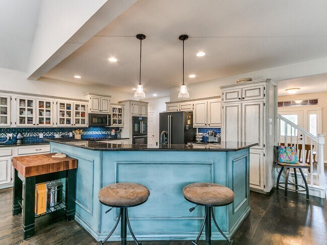 Building Photo - This stunning 4-bedroom, 3.5-bathroom home...