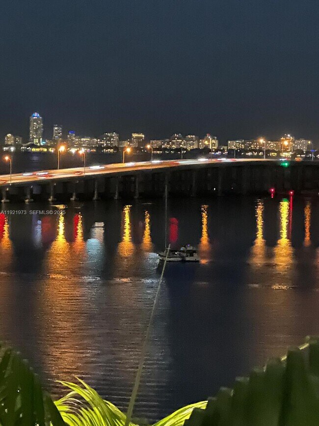 Building Photo - 480 NE 31st St