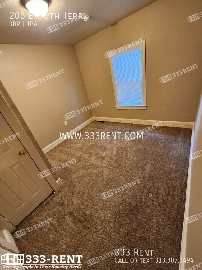 Building Photo - 206 E 79th Ter