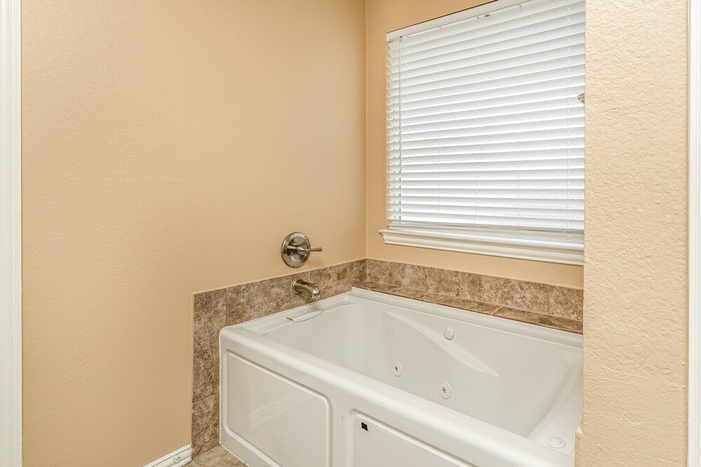 Building Photo - 520 Picketts Dr