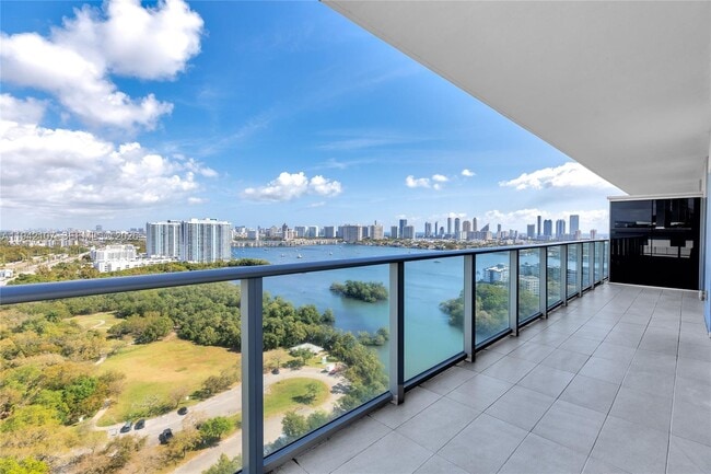 Building Photo - 16385 Biscayne Blvd