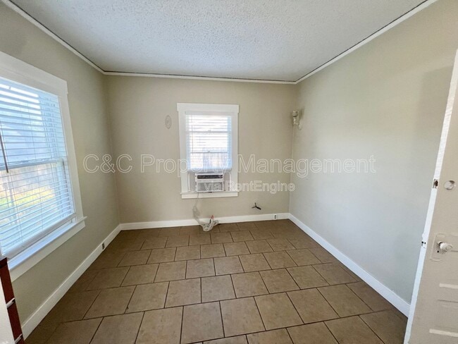 Building Photo - 4476 E Washington Ave