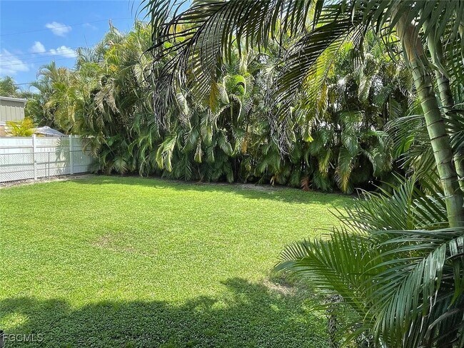 Building Photo - 1702 Hill Ave