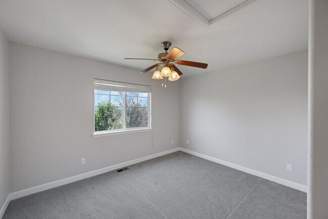 Building Photo - Spacious 5BR House in Aurora