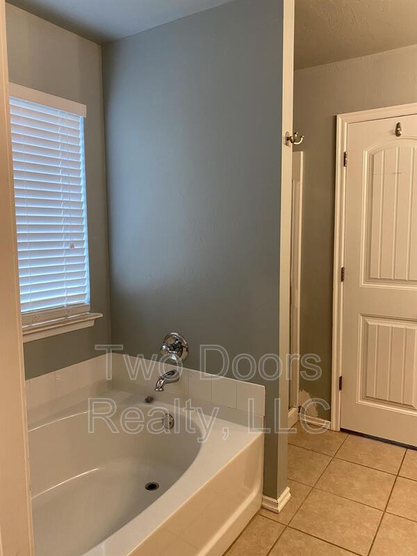 Building Photo - 18101 Viento Dr