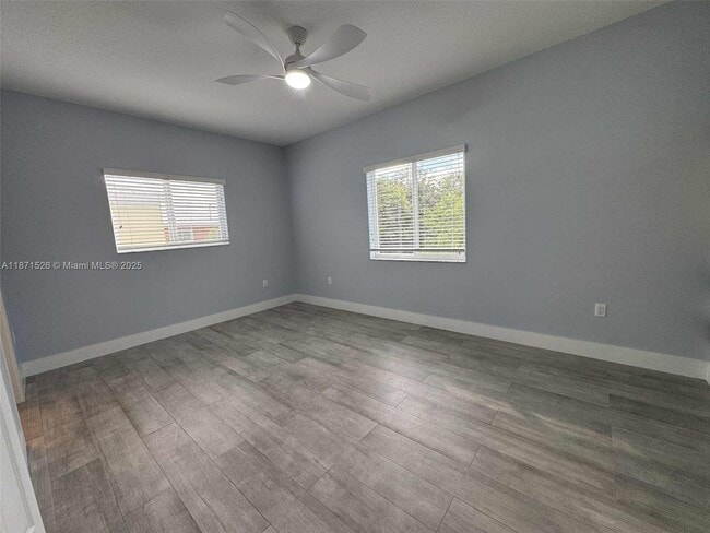 Building Photo - 1315 Royal Palm Dr