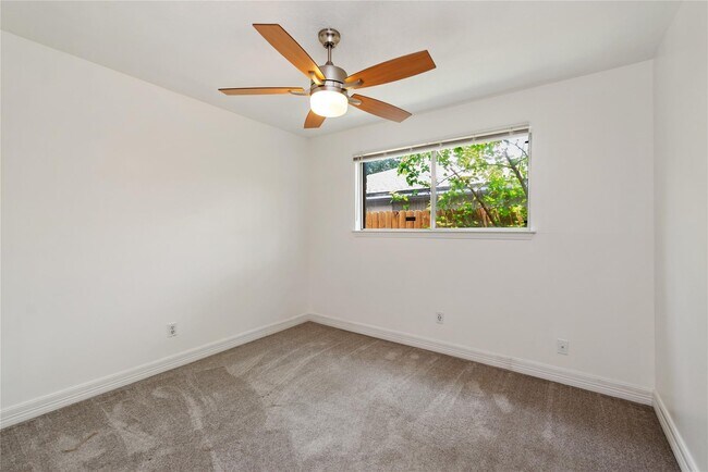 Building Photo - 4811 Algernon Dr
