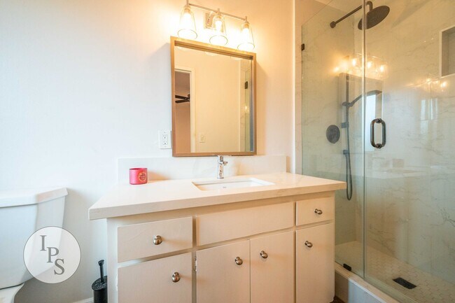 Building Photo - Fresno Eastside Home, 3BR/2BA, Modern Upgr...