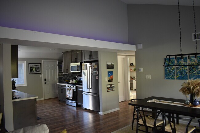 Building Photo - 6671 Jackson Dr