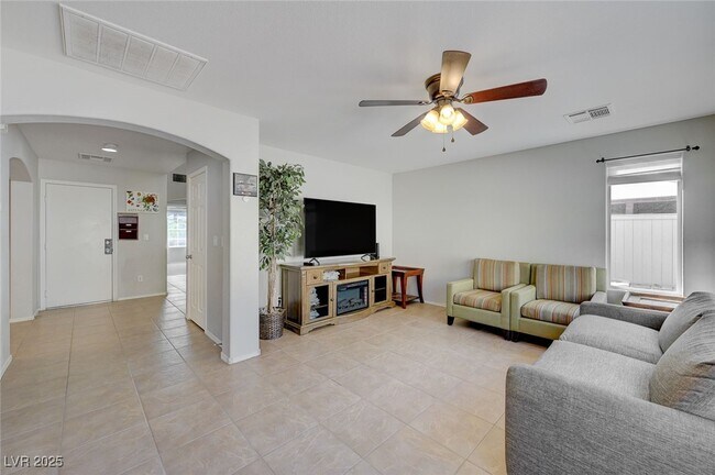 Building Photo - 2586 Begonia Valley Ave