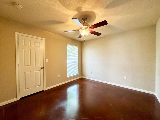 Building Photo - Salem Way Luxury Townhomes